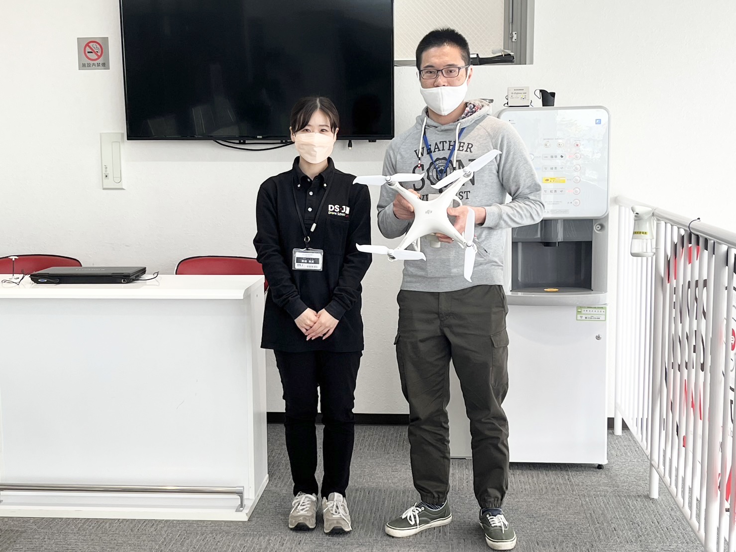 先日、国家資格二等無人航空機操縦士コースご卒業頂きました。