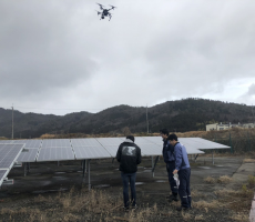 弊社所有の太陽光パネルをドローンで点検。