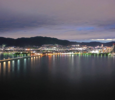 こちらも卒業生様からの空撮写真　夜景綺麗ですね。近江大橋。