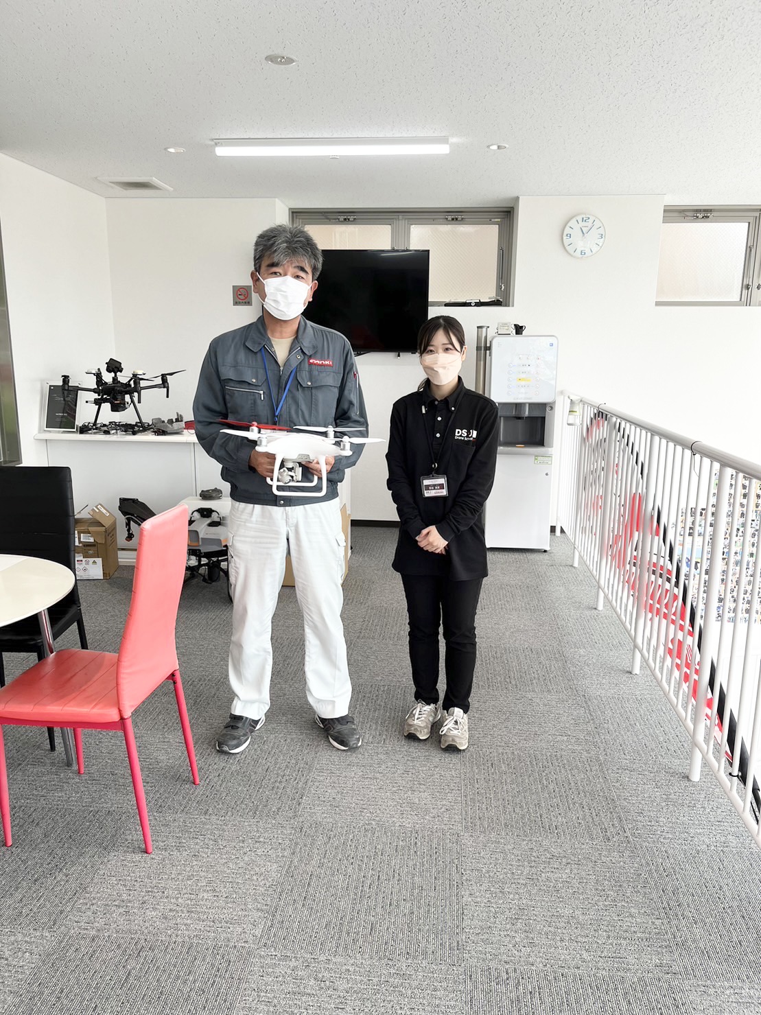 先日、国家資格二等無人航空機操縦士コースご卒業頂きました。