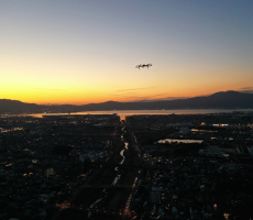 本校の真上からの草津市の夜景。卒業生のS様がマビック2proにて。