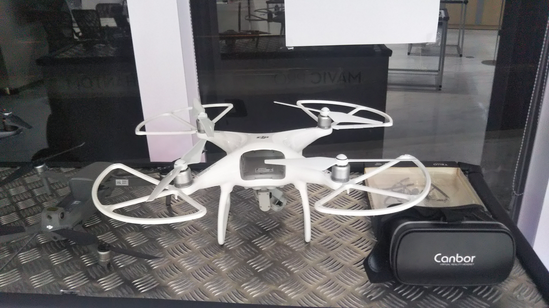 DJI phantom4PRO＋Ｖ2.0再生産がスタート致しました。