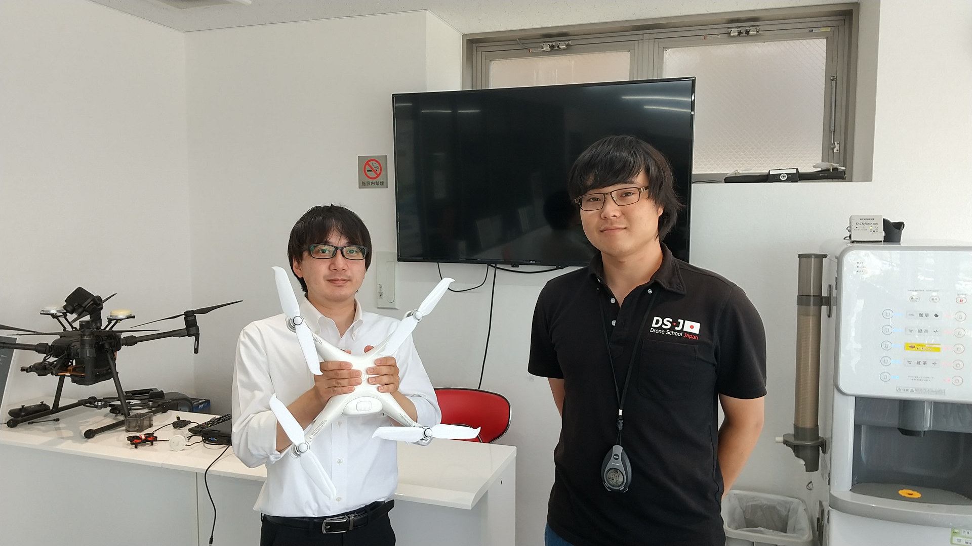 先日、国家資格二等無人航空機操縦士コースご卒業頂きました。