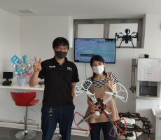 昨日フライトコースを修了なさいました。素晴らしき満面の笑み。
