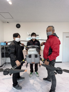 先日農業コースご卒業頂きました。UTC農業ドローンオペレーター認定証取得おめでとうございます。