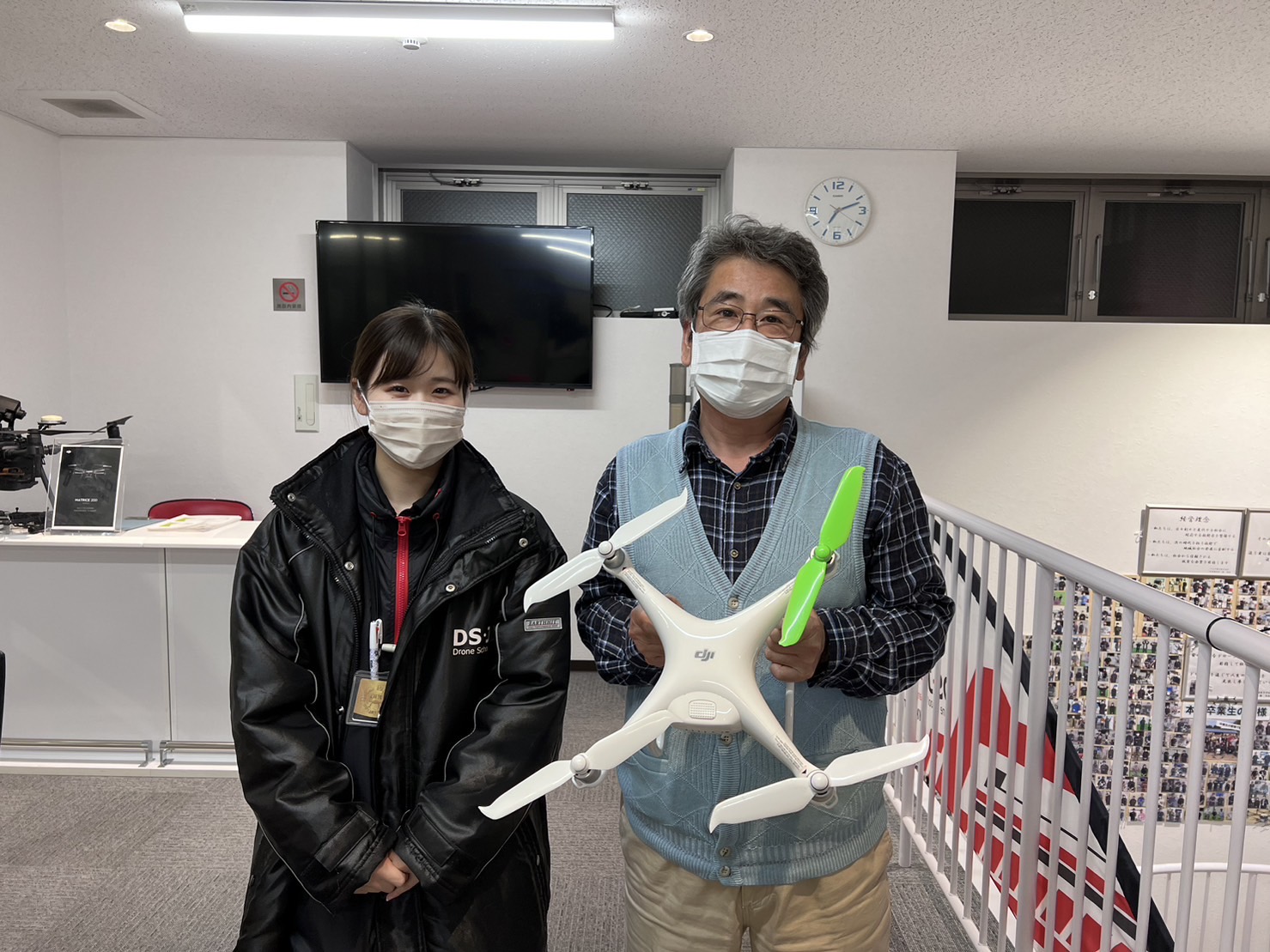 先日国家資格二等無人航空機操縦士コースご卒業頂きました。