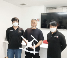 先日、国家資格二等無人航空機操縦士コースご卒業頂きました。